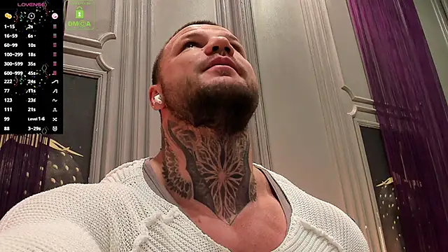 Snapshot of OliverSport chatting on 11.22.25 OliverSport online show from 11.22.25