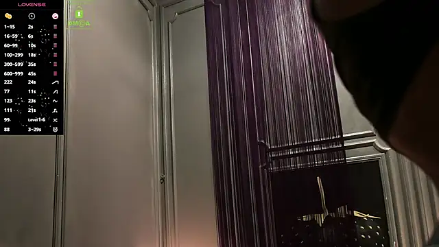 Snapshot of OliverSport chatting on 11.23.25 OliverSport online show from 11.23.25