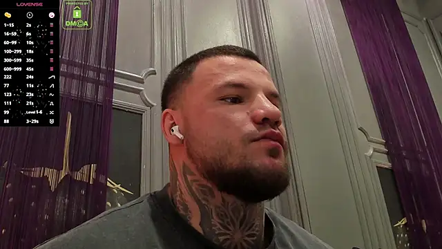 Snapshot of OliverSport chatting on 11.29.25 OliverSport online show from 11.29.25