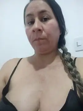 Snapshot of Nala1986 chatting on 11.17.25 Nala1986 online show from 11.17.25