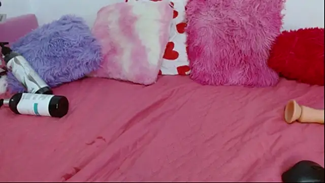 Snapshot of suzanhot_30 chatting on 11.21.25 suzanhot 30 online show from 11.21.25