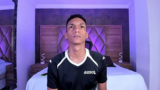 Snapshot of JulienSaint chatting on 02.05.26 JulienSaint online show from 02.05.26