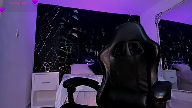 Snapshot of JulienSaint chatting on 02.12.26 JulienSaint online show from 02.12.26