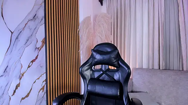 Snapshot of JulienSaint chatting on 02.16.26 JulienSaint online show from 02.16.26