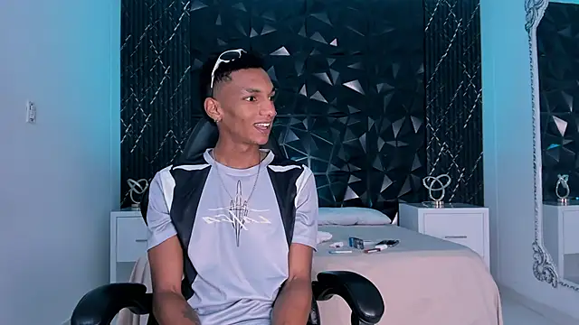 Snapshot of JulienSaint chatting on 02.17.26 JulienSaint online show from 02.17.26