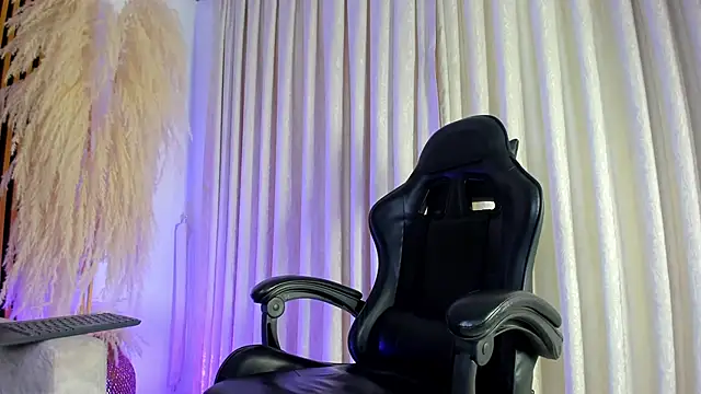 Snapshot of JulienSaint chatting on 02.26.26 JulienSaint online show from 02.26.26