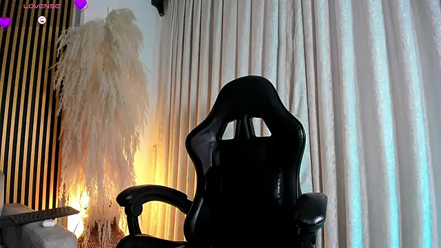 Snapshot of JulienSaint chatting on 02.28.26 JulienSaint online show from 02.28.26