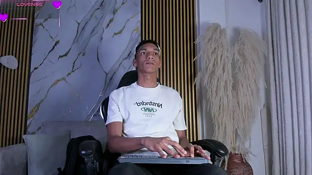 JulienSaint online show from 04.05.26