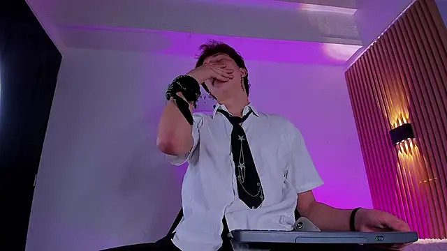 Snapshot of IM_DAREN chatting on 10.28.25 IM DAREN online show from 10.28.25