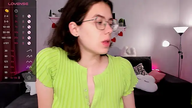 Snapshot of BellaCaress chatting on 09.11.25 BellaCaress online show from 09.11.25