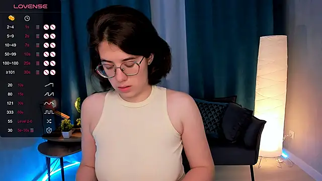 Snapshot of BellaCaress chatting on 09.14.25 BellaCaress online show from 09.14.25