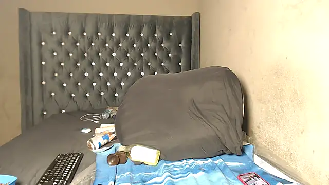 Snapshot of Kikie23 chatting on 10.13.25 Kikie23 online show from 10.13.25