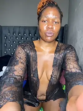 Snapshot of Kikie23 chatting on 11.24.25 Kikie23 online show from 11.24.25