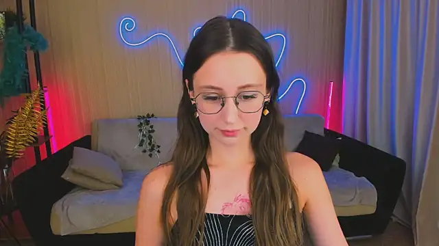 YourLovellyStory online show from 10.14.25