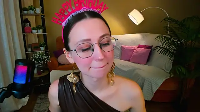 YourLovellyStory online show from 01.18.26