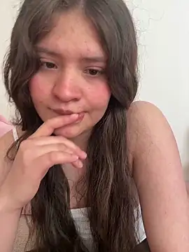 Emilyybennet  online show from 04.10.26