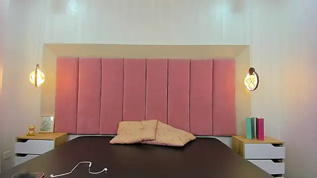 Emilia Bons online show from 10.08.25