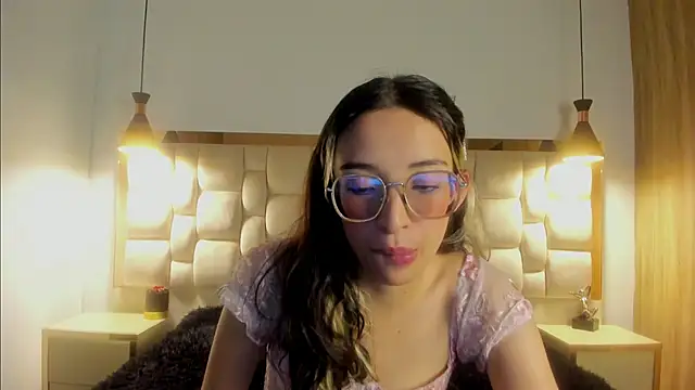 Emilia Bons online show from 10.28.25