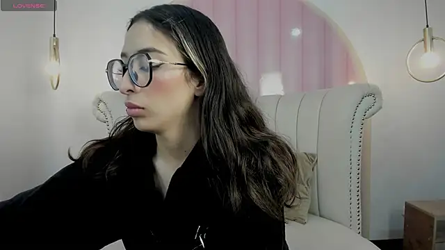 Emilia Bons online show from 11.19.25