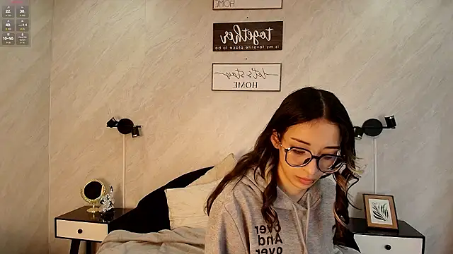 Snapshot of Emilia_Bons chatting on 02.24.26 Emilia Bons online show from 02.24.26