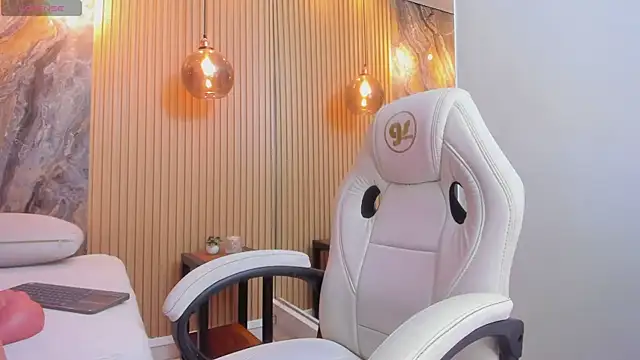 Snapshot of chloe_murray chatting on 09.27.25 chloe murray online show from 09.27.25