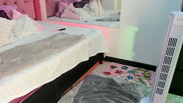 sara ramirez01 online show from 09.13.25