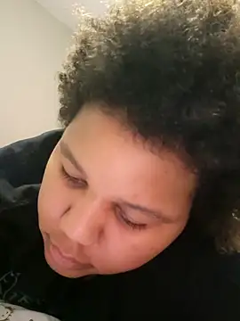 chocolate bella online show from 09.24.25