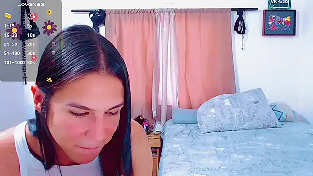 Snapshot of Azley_sweet chatting on 02.07.25 Azley sweet online show from 02.07.25