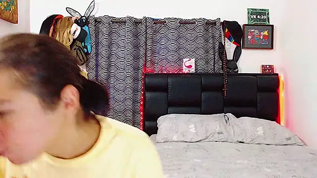 Snapshot of Azley_sweet chatting on 11.27.25 Azley sweet online show from 11.27.25