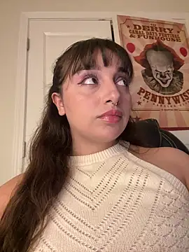 CharmingMaddie online show from 10.10.25