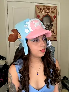 Snapshot of CharmingMaddie chatting on 12.04.25 CharmingMaddie online show from 12.04.25