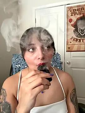 Snapshot of CharmingMaddie chatting on 12.05.25 CharmingMaddie online show from 12.05.25