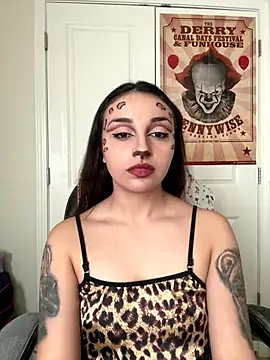 Snapshot of CharmingMaddie chatting on 12.17.25 CharmingMaddie online show from 12.17.25