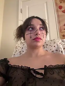 Snapshot of CharmingMaddie chatting on 12.18.25 CharmingMaddie online show from 12.18.25