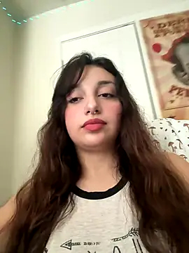 Snapshot of CharmingMaddie chatting on 12.19.25 CharmingMaddie online show from 12.19.25