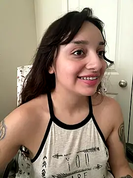 Snapshot of CharmingMaddie chatting on 12.20.25 CharmingMaddie online show from 12.20.25