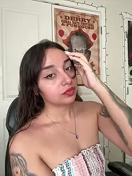 Snapshot of CharmingMaddie chatting on 01.13.26 CharmingMaddie online show from 01.13.26