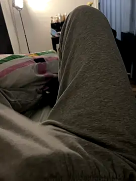 Snapshot of Frankieyyy1 chatting on 11.18.25 Frankieyyy1 online show from 11.18.25