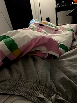 Snapshot of Frankieyyy1 chatting on 11.26.25 Frankieyyy1 online show from 11.26.25