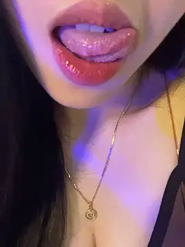 Snapshot of Mon_monbaby chatting on 11.05.25 Mon monbaby online show from 11.05.25