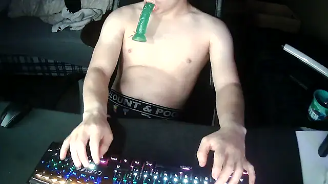 Snapshot of solooboy18 chatting on 09.11.25 solooboy18 online show from 09.11.25