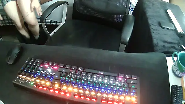 Snapshot of solooboy18 chatting on 09.24.25 solooboy18 online show from 09.24.25