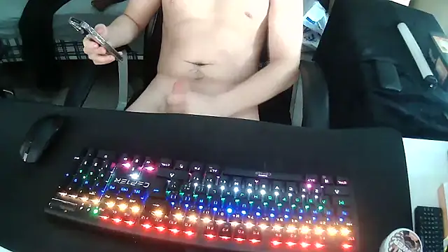 Snapshot of solooboy18 chatting on 09.27.25 solooboy18 online show from 09.27.25