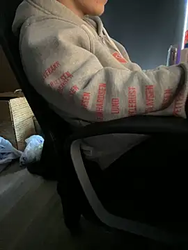 Snapshot of solooboy18 chatting on 09.28.25 solooboy18 online show from 09.28.25