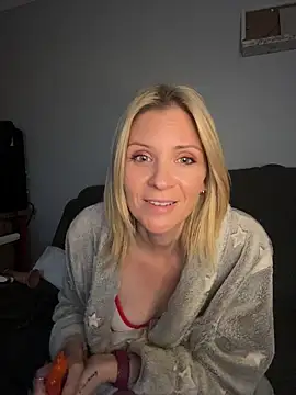 Lexi-Lux-X online show from 11.09.25