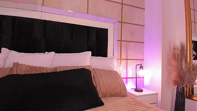 GretaVelvet online show from 01.14.26