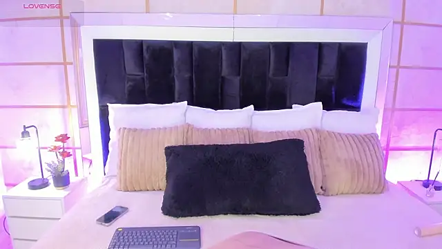 GretaVelvet online show from 02.02.26