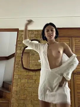 Snapshot of lynn9000 chatting on 12.15.25 lynn9000 online show from 12.15.25