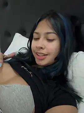 Snapshot of lynn9000 chatting on 02.14.26 lynn9000 online show from 02.14.26