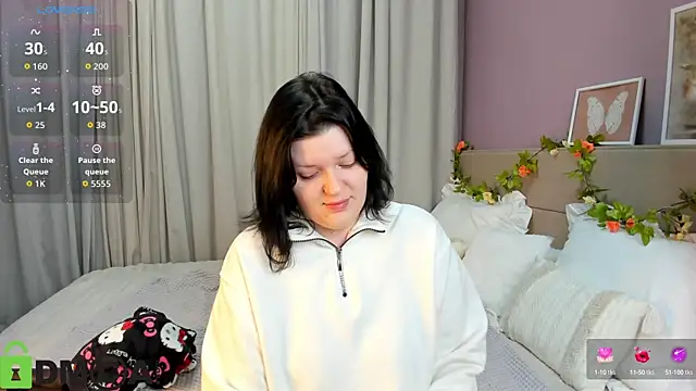 Snapshot of Michele_Greenn chatting on 09.30.25 Michele Greenn online show from 09.30.25